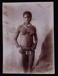 Zulu-tyttö native Fancy Ball -mekossa, n. 1895